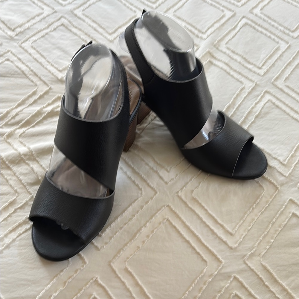 Kim Rogers memory foam sandals